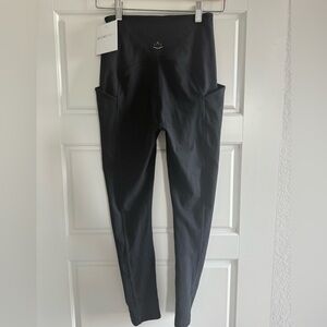 NWT Beyond Yoga Women's Classic Black Leggings, Size Medium
